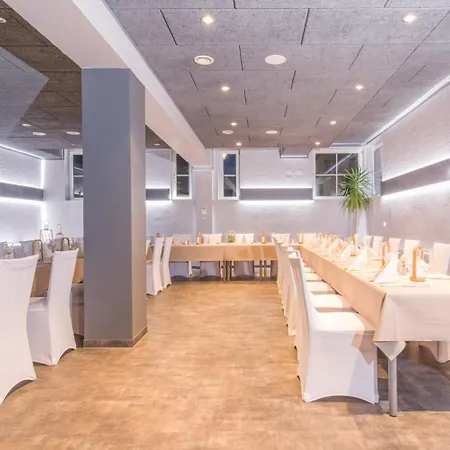 & Restaurant 5 Linden