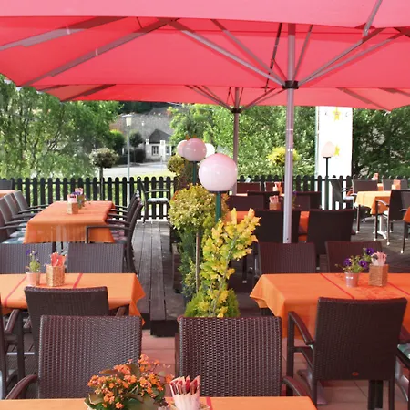 & Restaurant 5 Linden