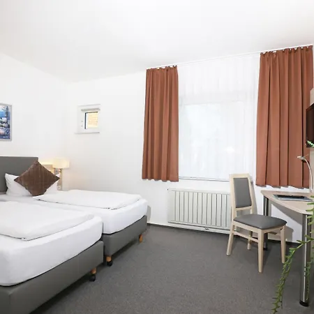 & Restaurant 5 Linden Отель