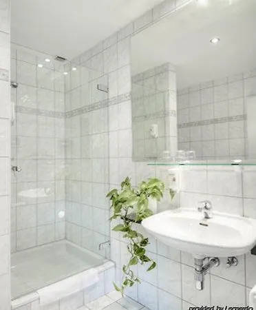 & Restaurant 5 Linden