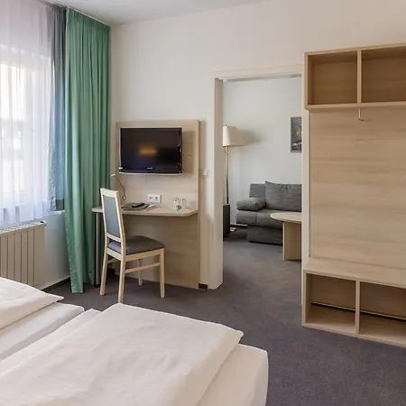 & Restaurant 5 Linden Wickerode