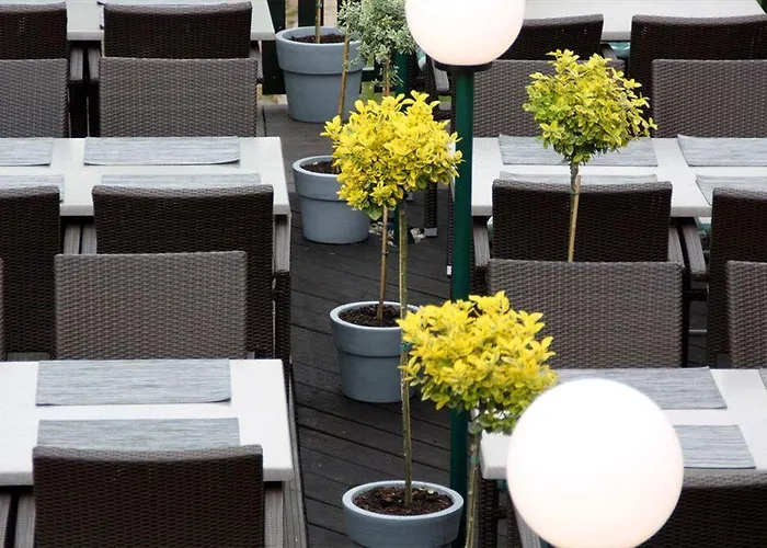 & Restaurant 5 Linden