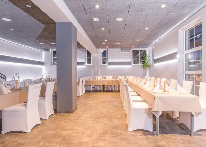 & Restaurant 5 Linden