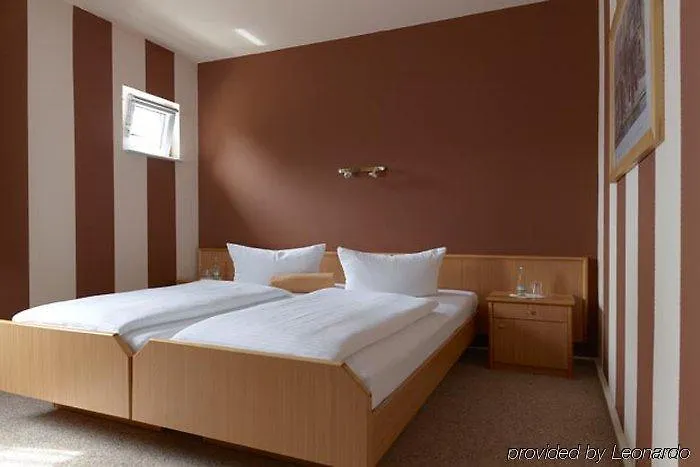 & Restaurant 5 Linden Wickerode