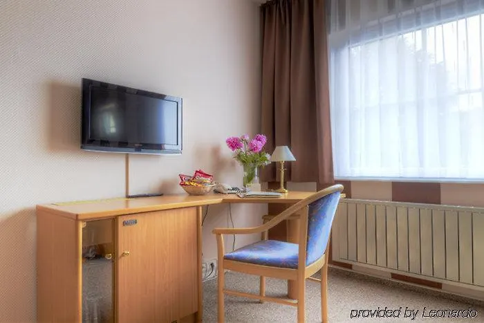 & Restaurant 5 Linden