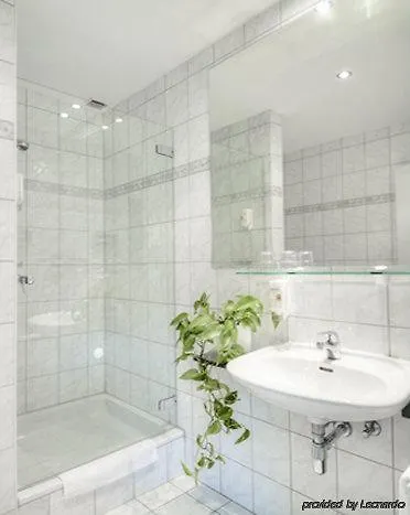 & Restaurant 5 Linden