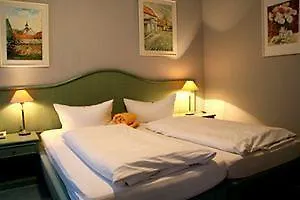 Hotel & Restaurant 5 Linden 3*