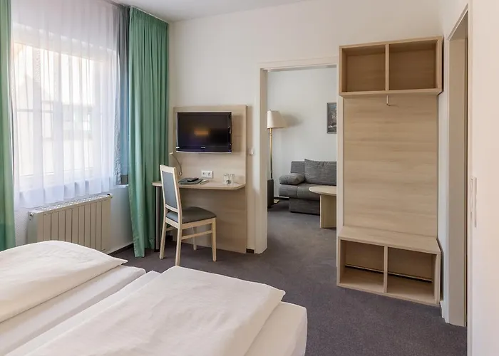 & Restaurant 5 Linden Wickerode